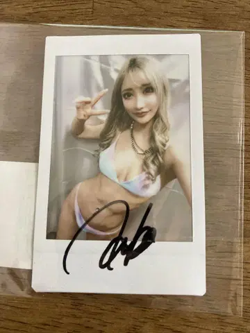 AIKA 폴라로이드 친필 사인