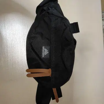 GREGORY 블랙 바디백