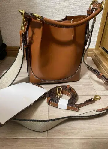 ZARA 같은 형태 백