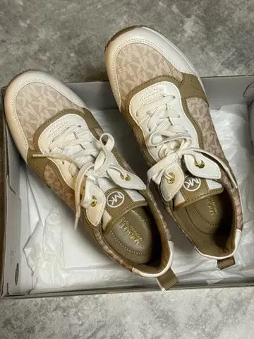 [ 최종 가격 인하 ] 마이클코어스 웨지 스니커즈 24.5cm