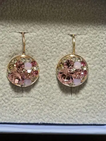 [새상품 무료배송] 스와로브스키 사용 핑크 귀걸이