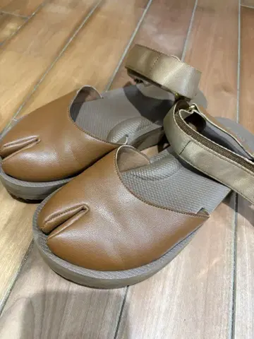 스이콕 타비 샌들