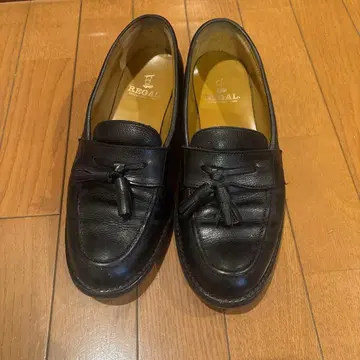 REGAL 블랙 가죽 태슬 로퍼