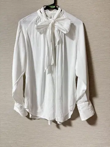 루즈비프 23AW 보타이 블라우스 밴드 카라 블라우스 화이트