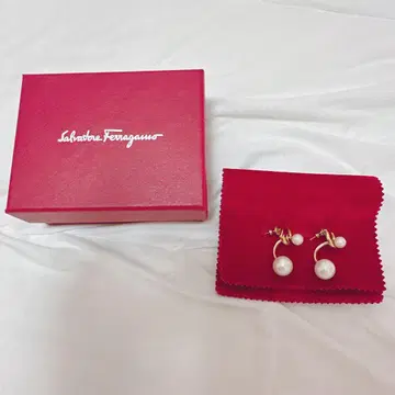 간치니 펄 귀걸이 페라가모 Gold Giove/Perle