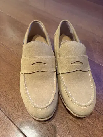 VARISISTA 베이지 스웨이드 로퍼