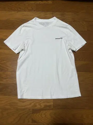 patagonia 화이트 T셔츠 M 사이즈