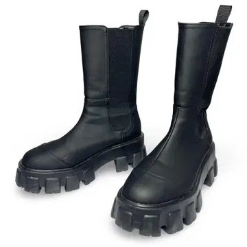 세일 중 새상품급 지나시스 사이드 고어 부츠 트랙 밑창 통굽 블랙 M