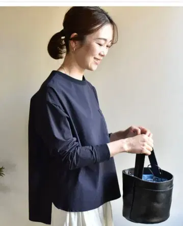 OURHOME 탄력 소재의 깔끔한 풀오버 네이비