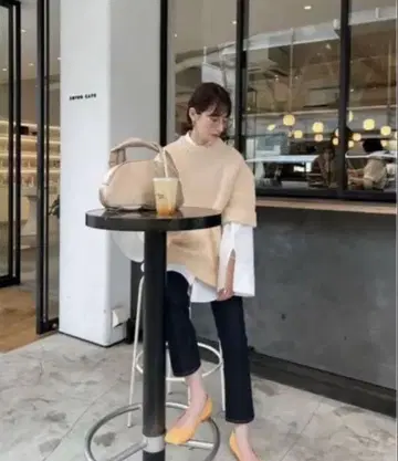 클라네 하프 슬리브 니트