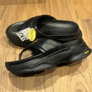 ZARA VIBRAM 밑창 가죽 플립플랍 통굽 29.0cm
