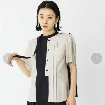 유나이티드 도쿄 플리츠 블로킹 블라우스