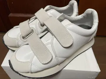 RFW 화이트 벨크로 스니커즈
