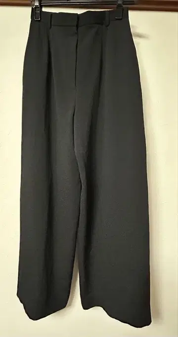 크레이프 원단 블랙 스트레이트 와이드 팬츠