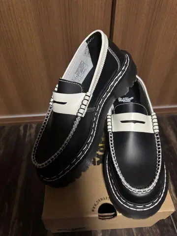 닥터 마틴 블랙 화이트 로퍼