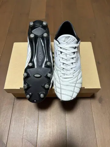 축구 스파이크 엄브로 액셀러레이터 b-rush