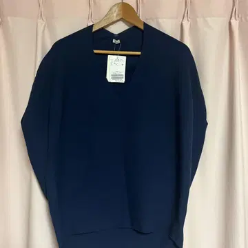 LEDOMIE 네이비 V넥 상의 F 사이즈