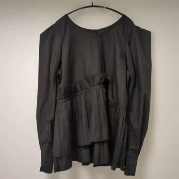 [ 새상품급 ] 엘렌딕 플리츠 페플럼 블라우스 블랙