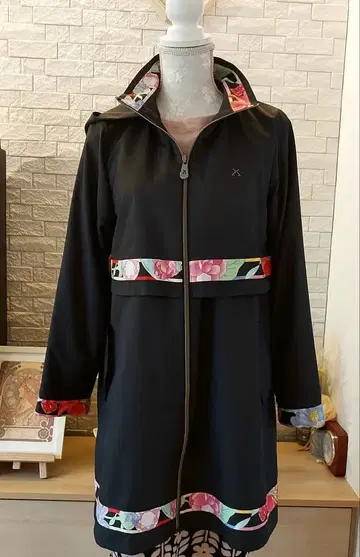 플라워 무늬 트리밍 블랙 롱 자켓