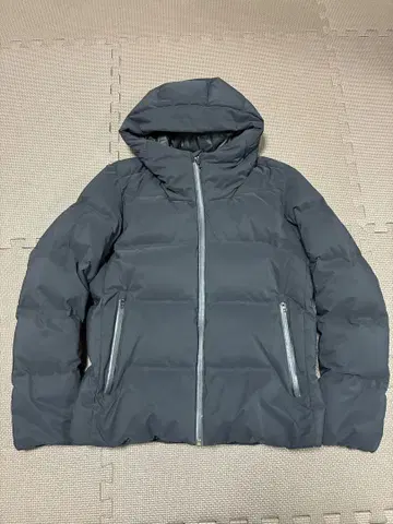 UNIQLO 블랙 다운 자켓 M 사이즈