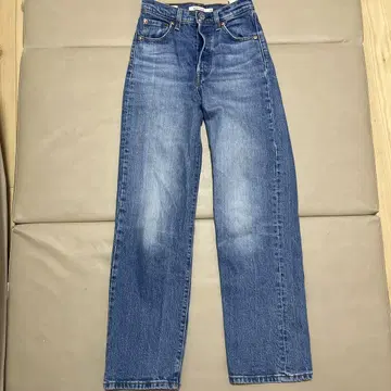 Levi's 하이웨스트 스트레이트 데님