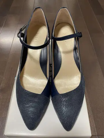 Pitti 네이비 앵클 스트랩 스틸레토 펌프스