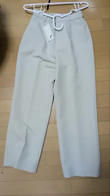 크림색 캐주얼 팬츠 PS