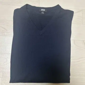 UNIQLO 메리노 V넥 스웨터