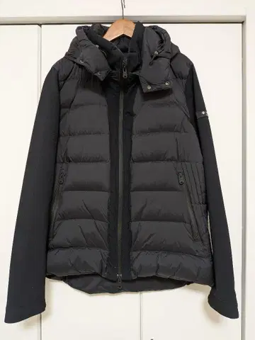 새상품급 TATRAS 블랙 다운 자켓 LL