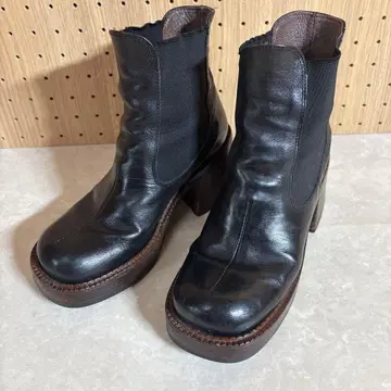 베네통 블랙 가죽 사이드 고어 부츠