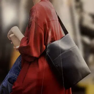 블랙 버킷백 A4 사이즈 대응
