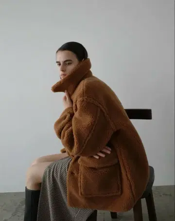 CLANE RIDGE POCKET BOA OVER COAT 브라운
