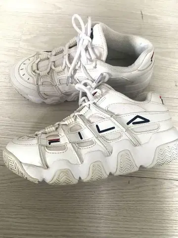 FILA 화이트 스니커즈