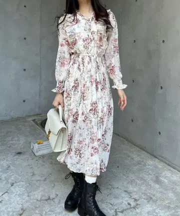 [ 24시간 이내 익명 배송! ] 플라워 플리츠 쉬폰 미디 원피스 S