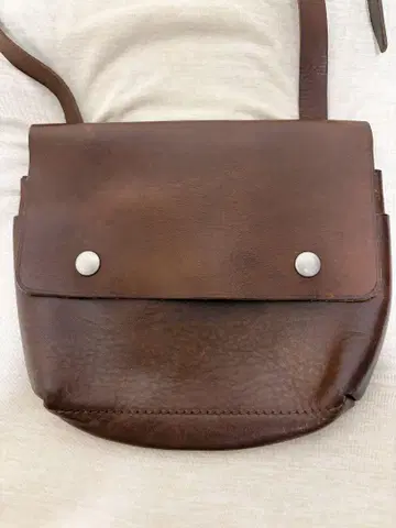 MHL. 가죽 숄더백 TOUGH LEATHER