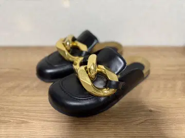 JW 앤더슨 체인 로퍼 뮬