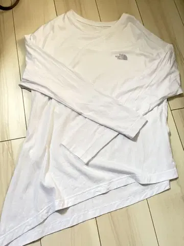 THE NORTH FACE 화이트 긴팔 T셔츠