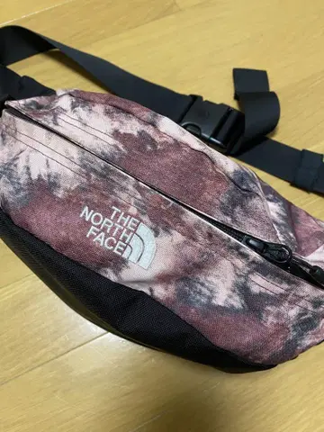 THE NORTH FACE 타이다이 패턴 바디백