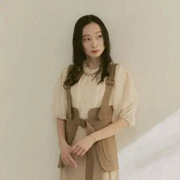 벨트 포함 레이어드 베스트 moi tytto