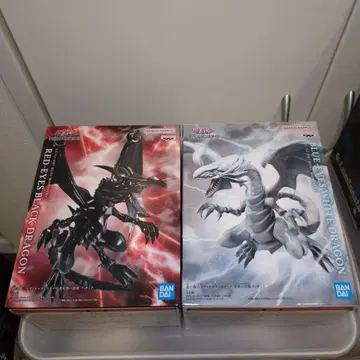 유희왕 푸른 눈의 백룡 진홍안의 흑룡 피규어 세트