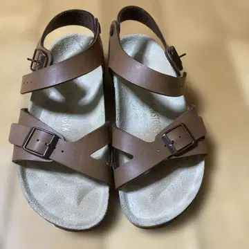 버켄스탁 브라운 샌들 사이즈 35 22.5