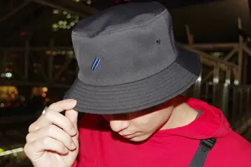레어 [ 1sin x Lui's ] 루이스 버킷 햇 블랙 파랑 자수
