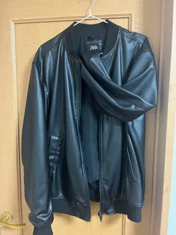 ZARA 블랙 합성 피혁 자켓 L