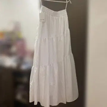 티어드 플레어 스커트 화이트