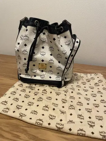 MCM 버킷 백 화이트/블랙 A4765