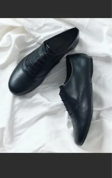 미사용 새상품 프릭스스토어 레이스업 플랫슈즈 23