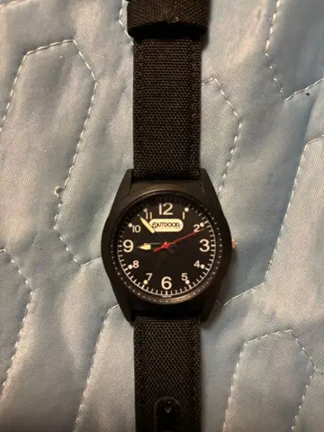 미사용 새상품 OUTDOOR 손목시계 작동 확인 완료