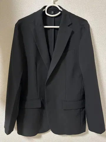 GU 블랙 테일러드 자켓