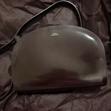 A.P.C. 하프문 다크 브라운 숄더백 수납 가방 포함