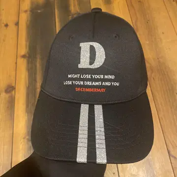 블랙 자수 캡 D DECEMBERMAY